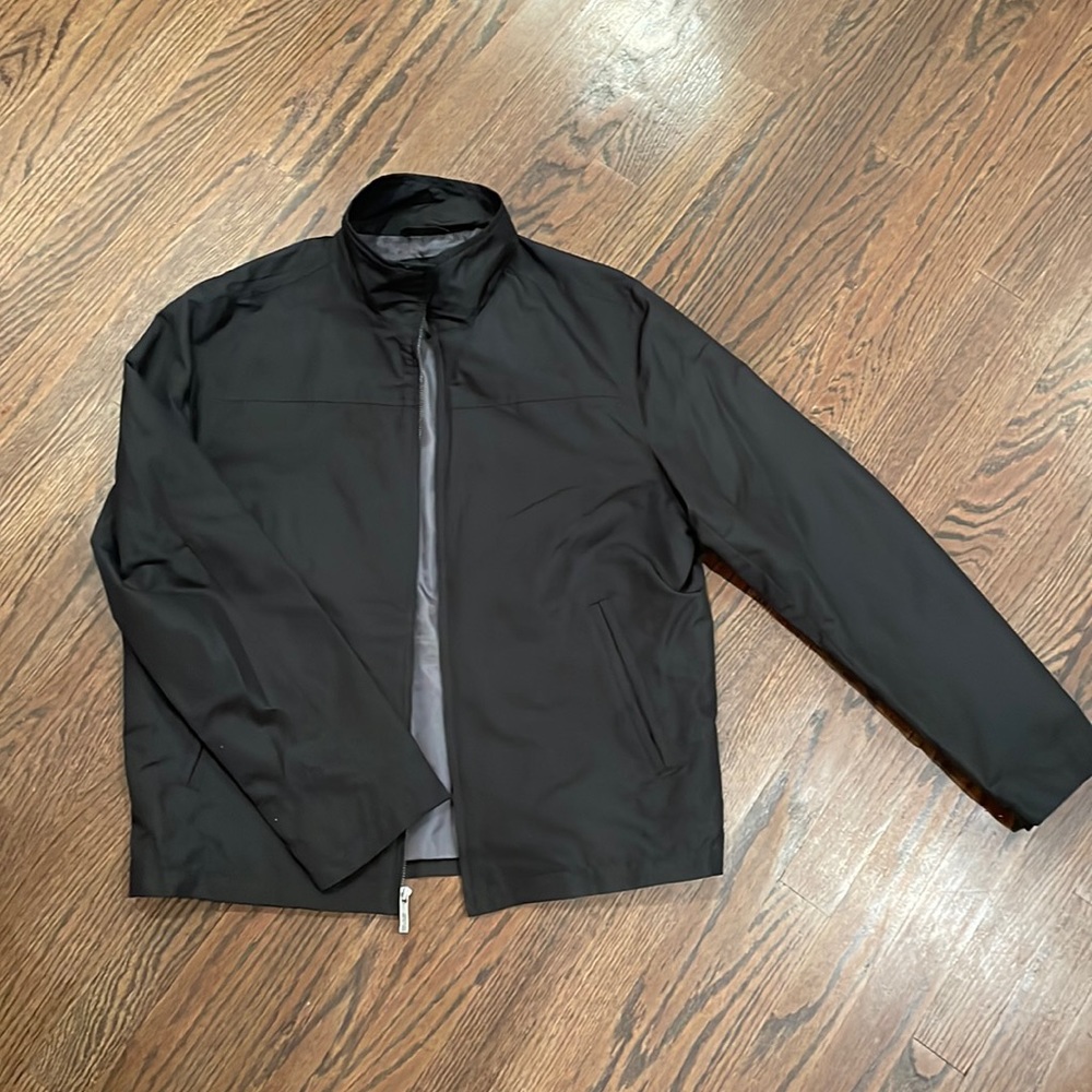 Mens size M, Kenneth Cole reaction, lightweight polyester jacket